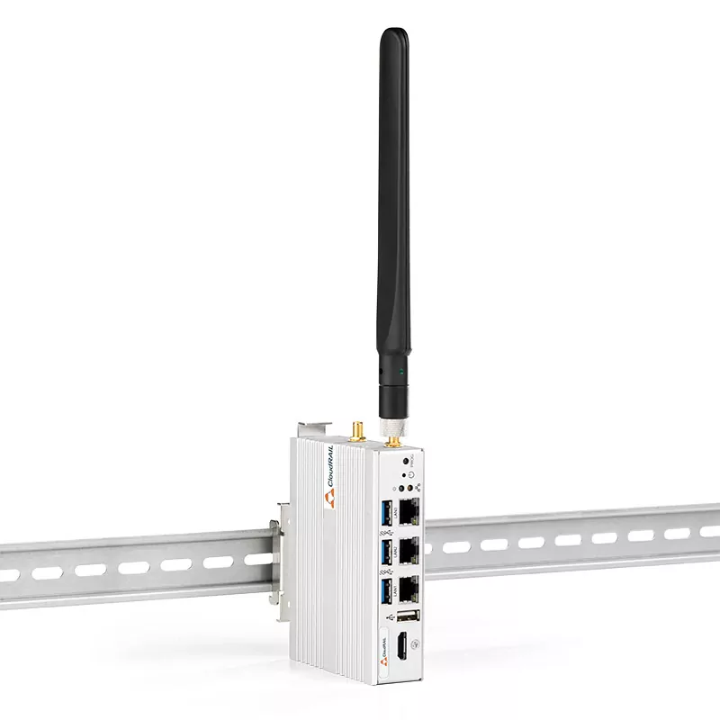 CloudRAIL EG500 Edge Gateway 4G Industrial DIN-Schiene Frontansicht Seite mit Hutschiene und Antenne